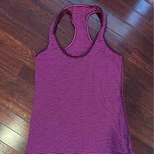 Lululemon top size small (4?)